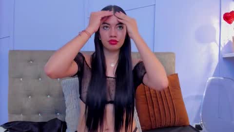 Snapshot of lourenfox chatting on 10-18-25, 11:44 Louren Fox online show from 10-18-25, 11:44