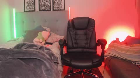 Snapshot of lourreinstounn chatting on 11-13-25, 02:54 Lourrein Stoun Independiente online show from 11-13-25, 02:54