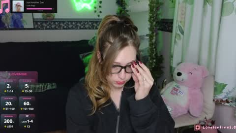 Lo Valentine online show from 12-18-24, 05:15