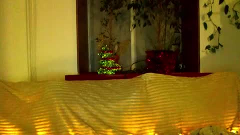 Cute face online show from 12-31-24, 02:25