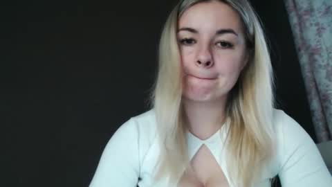 Snapshot of love_dom_meg chatting on 04-25-26, 10:18 Megane online show from 04-25-26, 10:18