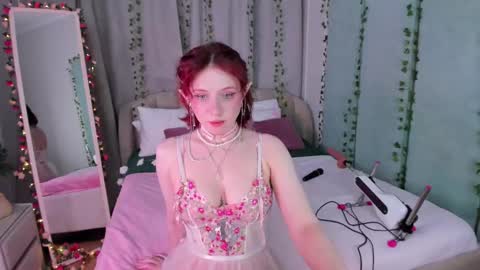 Snapshot of love_is_lola chatting on 02-11-25, 04:11 Lola online show from 02-11-25, 04:11
