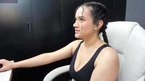 Kristen LoveBerry online show from 10-20-25, 02:01