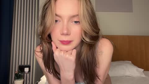 Snapshot of love_machine_ chatting on 10-06-25, 04:59 Sofi online show from 10-06-25, 04:59