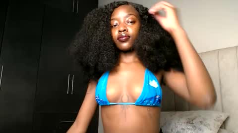 Snapshot of love_miah chatting on 05-06-26, 02:40 Miah online show from 05-06-26, 02:40