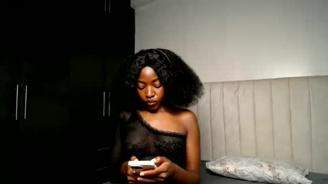 Snapshot of love_miah chatting on 05-16-26, 02:05 Miah online show from 05-16-26, 02:05