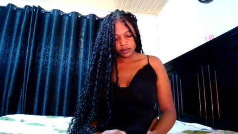 Snapshot of love_niahh chatting on 06-23-26, 01:09 niahh online show from 06-23-26, 01:09