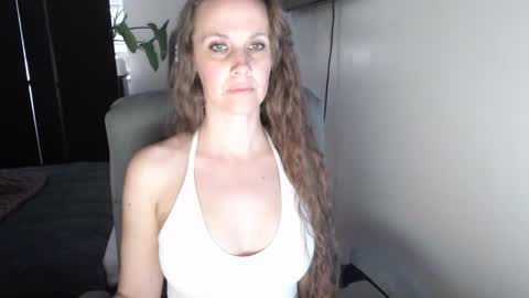 Snapshot of love_on_ chatting on 12-01-24, 11:04 LoVe On online show from 12-01-24, 11:04