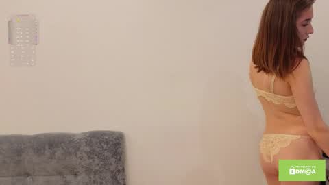 Snapshot of love_polly chatting on 10-19-25, 07:20 Polly online show from 10-19-25, 07:20