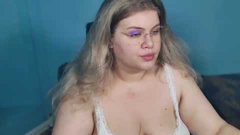 Snapshot of love_wiggy18 chatting on 07-20-26, 05:00 Ally online show from 07-20-26, 05:00