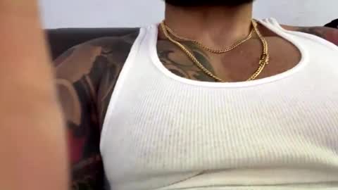 Snapshot of loveathickbitch chatting on 10-29-25, 05:25 loveathickbitch online show from 10-29-25, 05:25