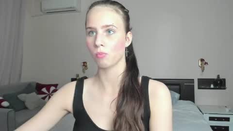 Snapshot of lovebettie chatting on 06-09-26, 02:39 Elisabette online show from 06-09-26, 02:39