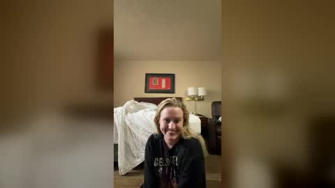 Snapshot of loveclaireelise chatting on 08-07-26, 11:23 loveclaireelise online show from 08-07-26, 11:23