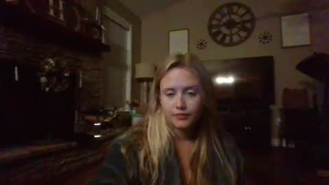 Snapshot of loveclaireelise chatting on 08-08-26, 08:16 loveclaireelise online show from 08-08-26, 08:16