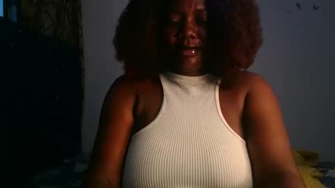 Snapshot of lovecumsluttie chatting on 10-11-25, 05:28 mila online show from 10-11-25, 05:28