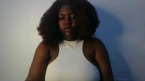 Snapshot of lovecumsluttie chatting on 10-11-25, 06:50 mila online show from 10-11-25, 06:50