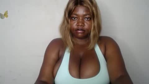 Snapshot of lovecumsluttie chatting on 11-21-25, 08:40 mila online show from 11-21-25, 08:40