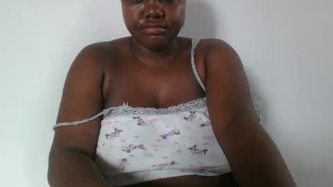 Snapshot of lovecumsluttie chatting on 12-14-25, 01:05 mila online show from 12-14-25, 01:05