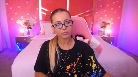 Snapshot of loveedove chatting on 06-25-26, 12:42 loveedove online show from 06-25-26, 12:42