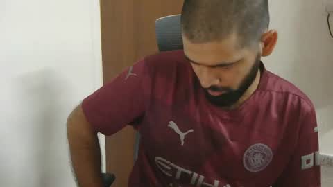 Snapshot of lovehairyindian chatting on 06-11-26, 12:43 Indian hairy online show from 06-11-26, 12:43