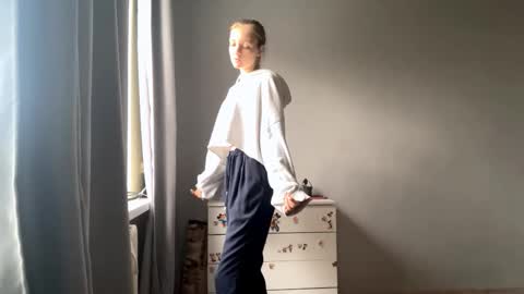 Ella online show from 10-10-25, 06:12