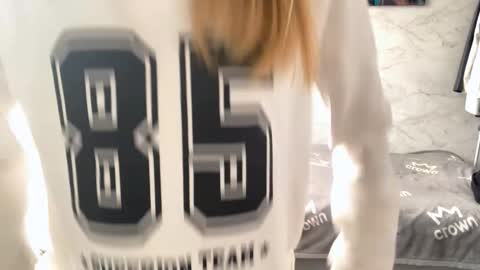 Ella online show from 10-12-25, 07:18