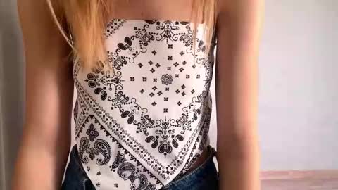 Ella online show from 11-28-25, 06:27