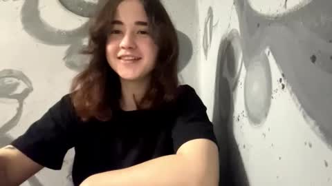 Snapshot of lovellamarchman chatting on 12-18-25, 01:28 Emily online show from 12-18-25, 01:28