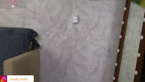 Molly online show from 12-18-25, 05:52