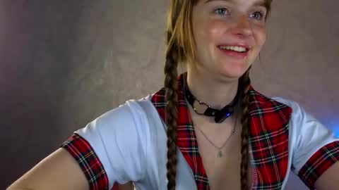 Snapshot of lovelly_molly chatting on 03-24-26, 06:13 Molly online show from 03-24-26, 06:13
