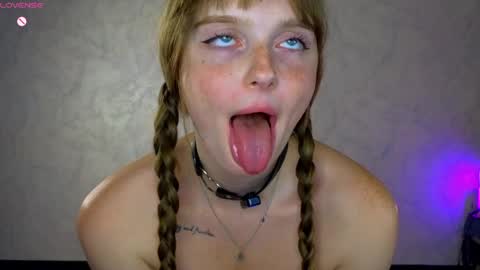Snapshot of lovelly_molly chatting on 03-27-26, 07:02 Molly online show from 03-27-26, 07:02