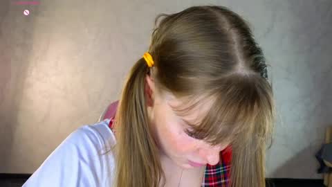 Snapshot of lovelly_molly chatting on 04-27-26, 05:44 Molly online show from 04-27-26, 05:44