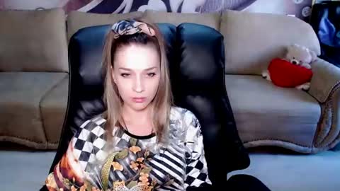 Snapshot of lovellymalina chatting on 06-18-26, 10:41 private open online show from 06-18-26, 10:41