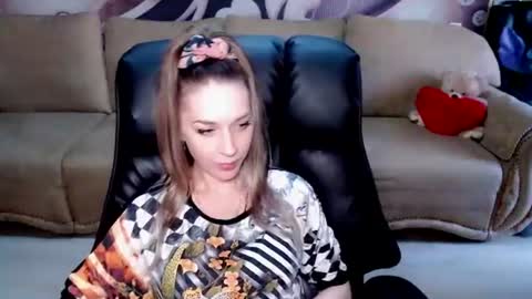 Snapshot of lovellymalina chatting on 06-26-26, 12:42 private open online show from 06-26-26, 12:42