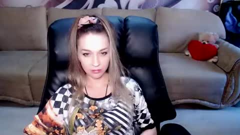 Snapshot of lovellymalina chatting on 07-05-26, 02:24 private open online show from 07-05-26, 02:24