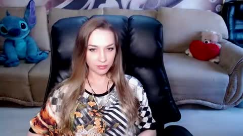 Snapshot of lovellymalina chatting on 07-25-26, 11:19 private open online show from 07-25-26, 11:19