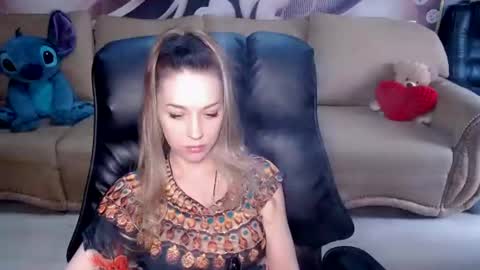 Snapshot of lovellymalina chatting on 08-01-26, 12:15 private open online show from 08-01-26, 12:15