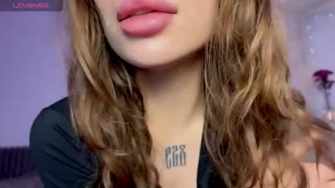 Elsa online show from 11-21-25, 06:01