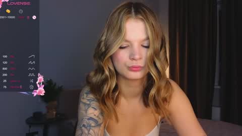 Snapshot of lovely_babyy chatting on 12-19-24, 12:13 Jenny online show from 12-19-24, 12:13