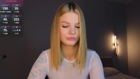 Snapshot of lovely_babyy chatting on 02-13-25, 02:23 Jenny online show from 02-13-25, 02:23