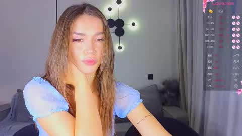 Snapshot of lovely_babyy chatting on 09-29-25, 01:55 Jenny online show from 09-29-25, 01:55