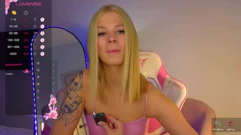 Snapshot of lovely_babyy chatting on 11-15-25, 12:45 Jenny online show from 11-15-25, 12:45
