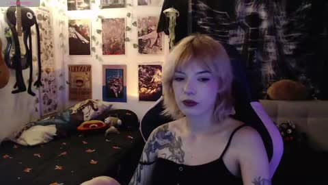 Snapshot of lovely_cass chatting on 07-14-26, 04:50 Cassie online show from 07-14-26, 04:50