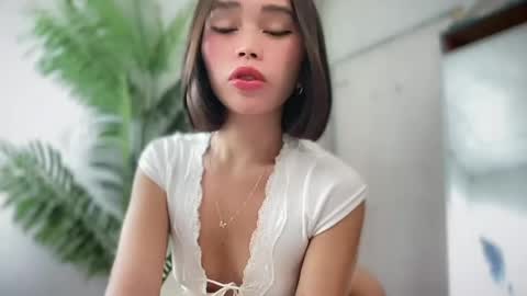 lovely_cittie18 online show from 05-13-26, 03:48