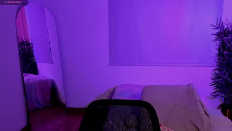 Emma online show from 05-25-26, 01:06