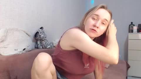 Lovely Hayley online show from 10-31-25, 11:28