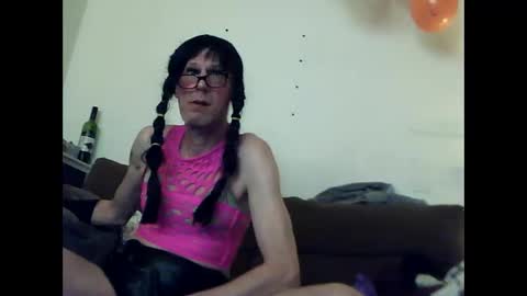 Snapshot of lovely_me165244 chatting on 12-14-25, 05:13 mooie man online show from 12-14-25, 05:13