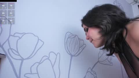 Snapshot of lovely_paris_01 chatting on 03-05-25, 05:40 Paris Rose online show from 03-05-25, 05:40