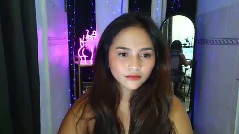 Snapshot of lovely_pinayxoxo chatting on 11-08-25, 04:01 JESSA online show from 11-08-25, 04:01
