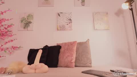 Snapshot of lovely_queens chatting on 03-28-26, 11:21 online show from 03-28-26, 11:21